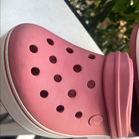 Women’s/Kids Pink Clogs Size 6-4 iconic CROCS Comfort clogs - Picture 11 of 15